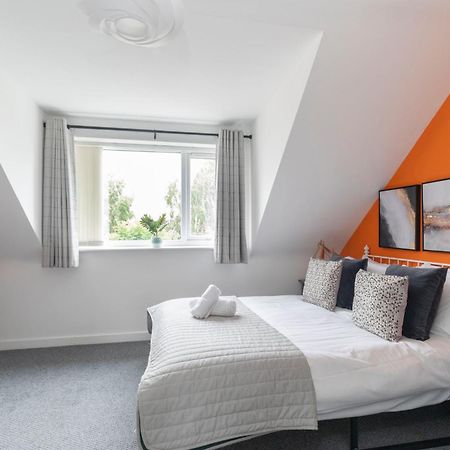 Modern Four Bedroom Four Bathroom Home Cheltenham Buitenkant foto