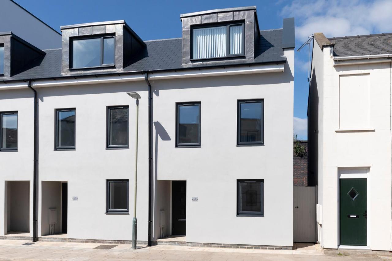 Modern Four Bedroom Four Bathroom Home Cheltenham Buitenkant foto