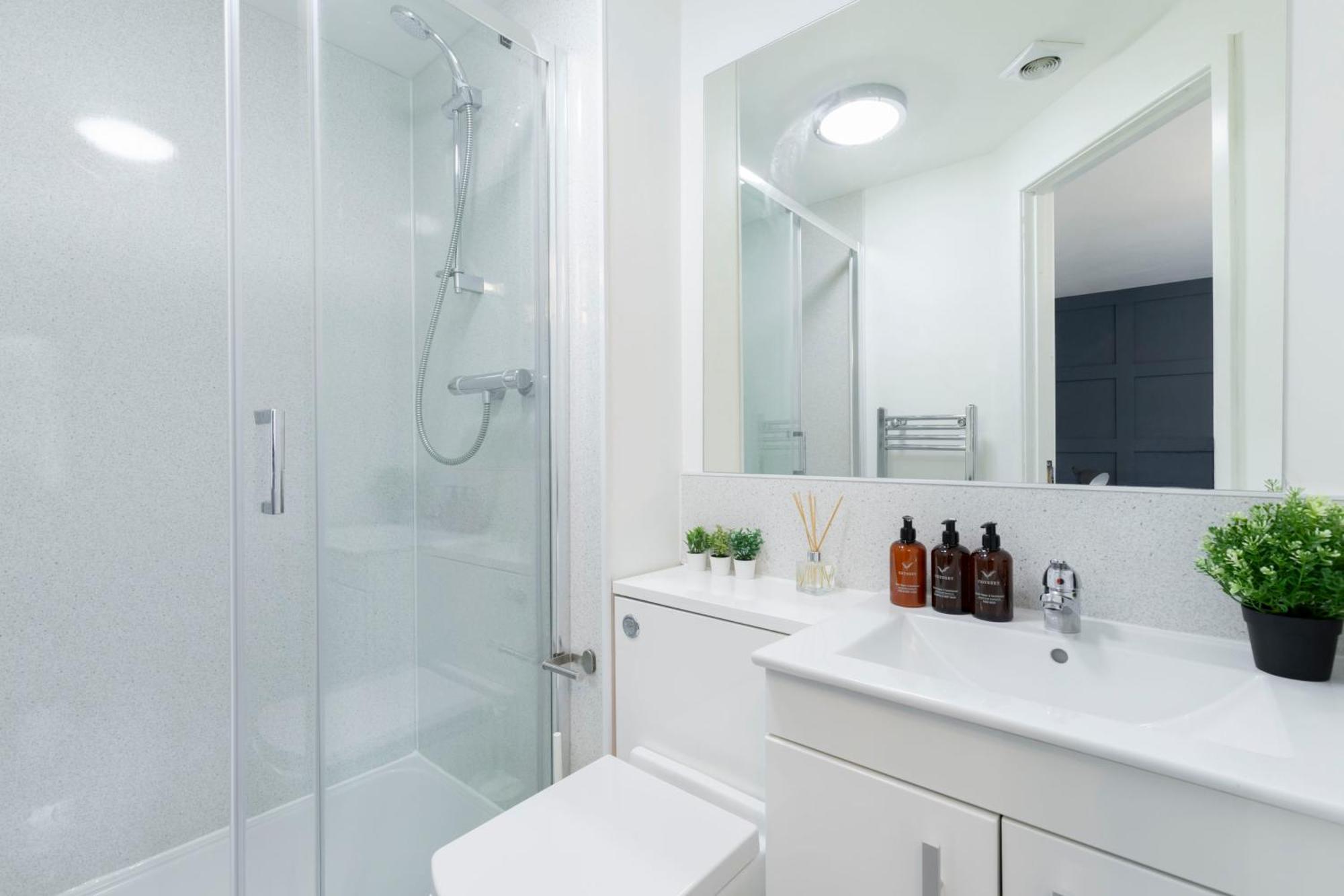 Modern Four Bedroom Four Bathroom Home Cheltenham Buitenkant foto
