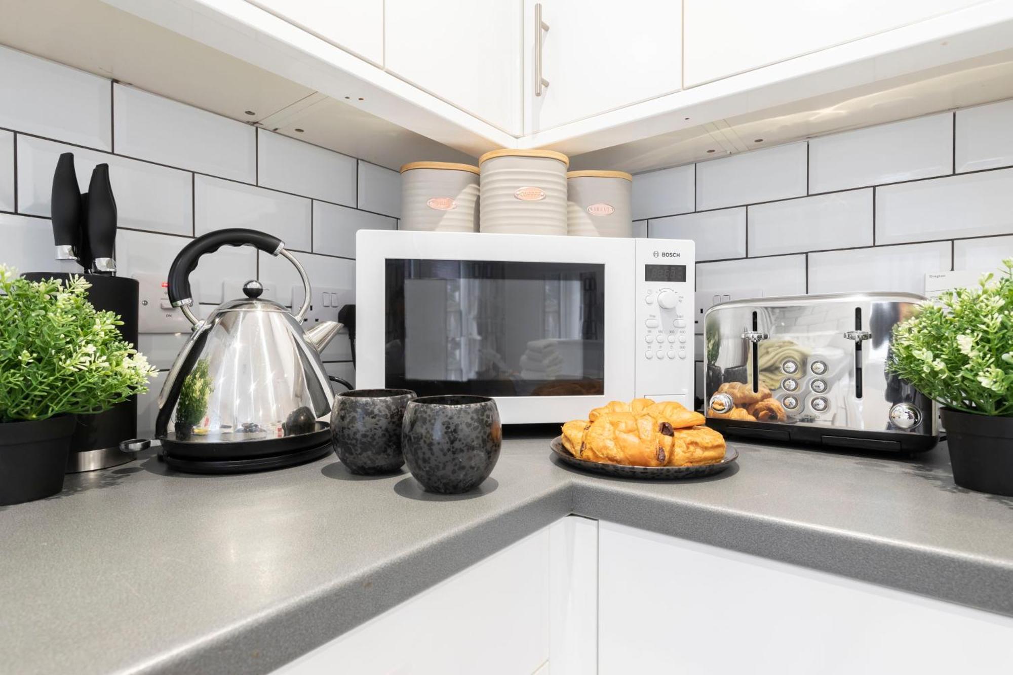 Modern Four Bedroom Four Bathroom Home Cheltenham Buitenkant foto