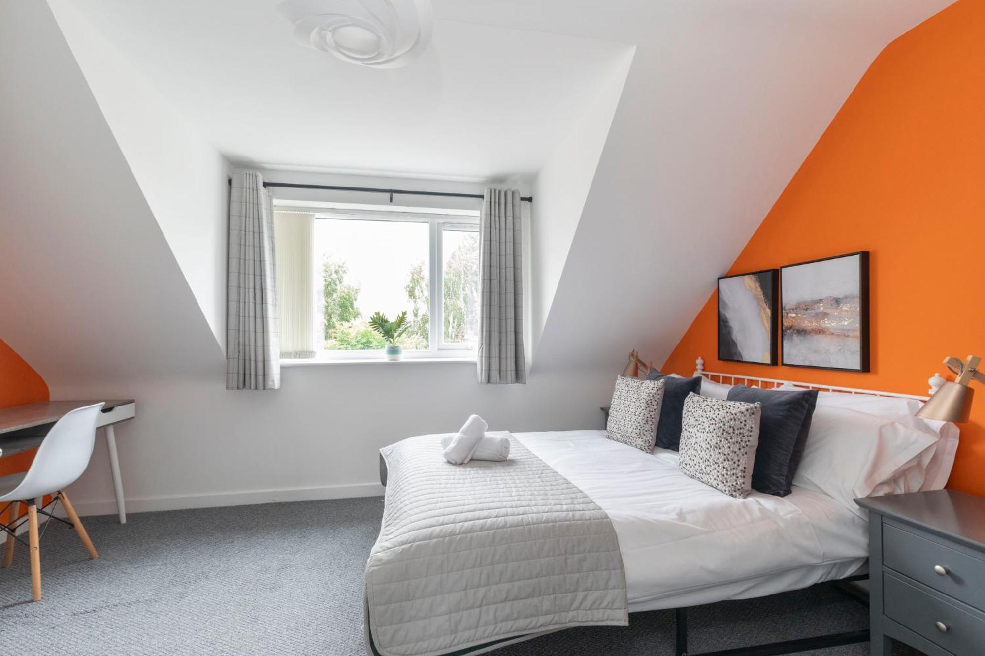Modern Four Bedroom Four Bathroom Home Cheltenham Buitenkant foto